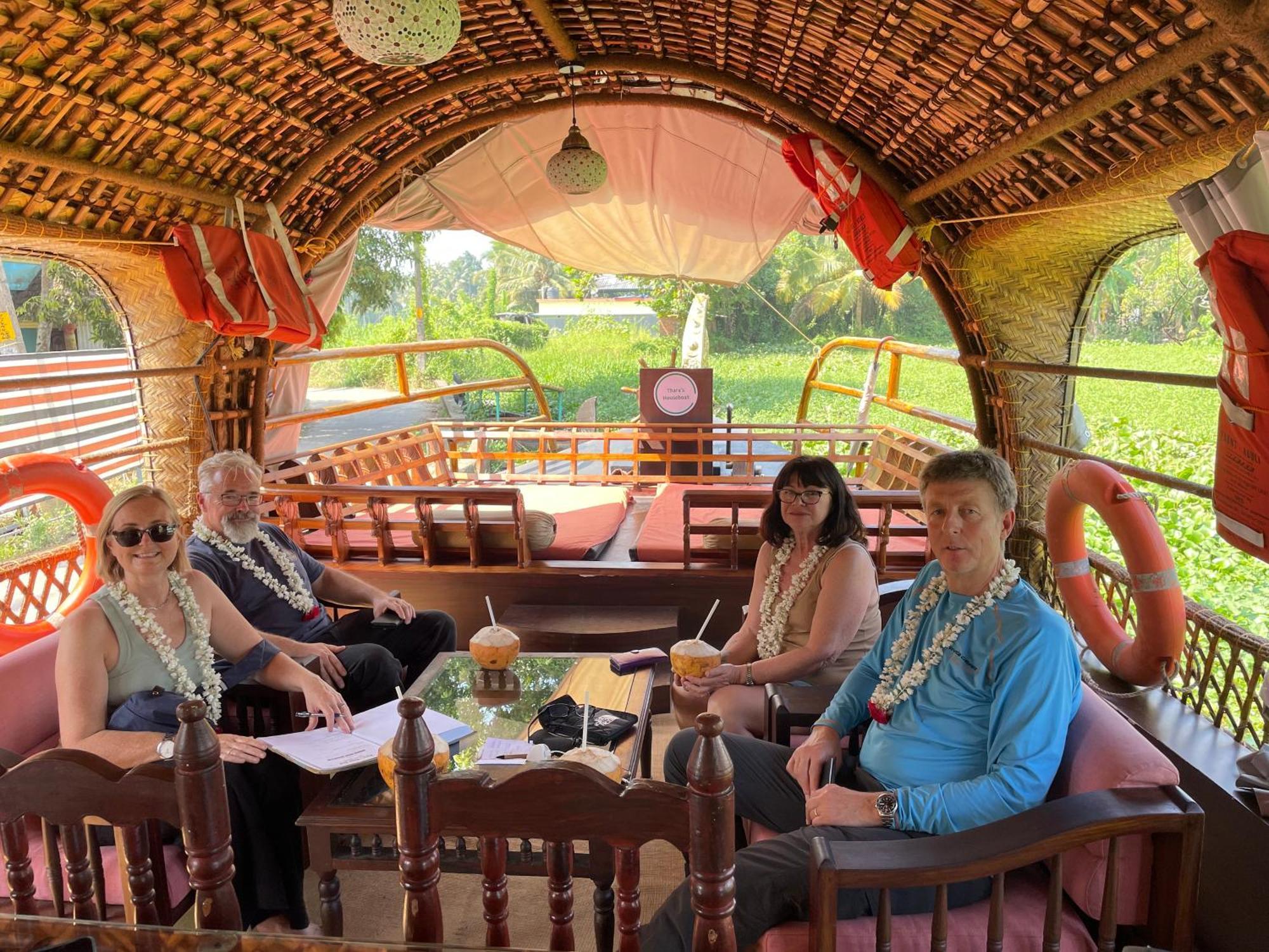 ホテル Thara'S Houseboat アーラップーザ県 エクステリア 写真